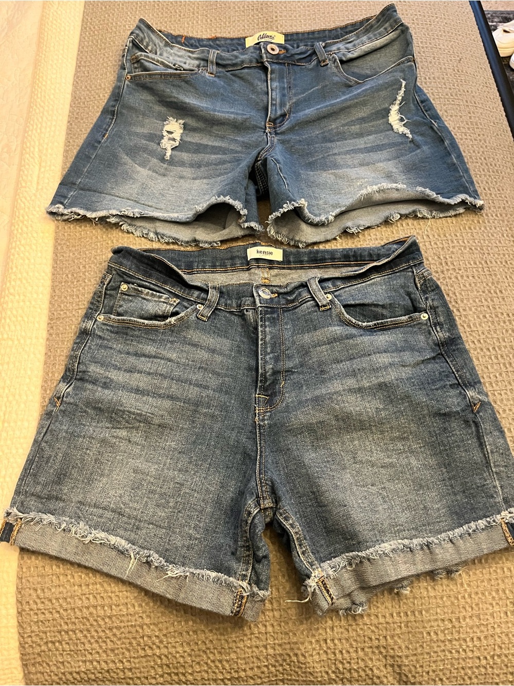 Kensie Blue & California Vintage Denim Frayed Hem Women's Jean Shorts